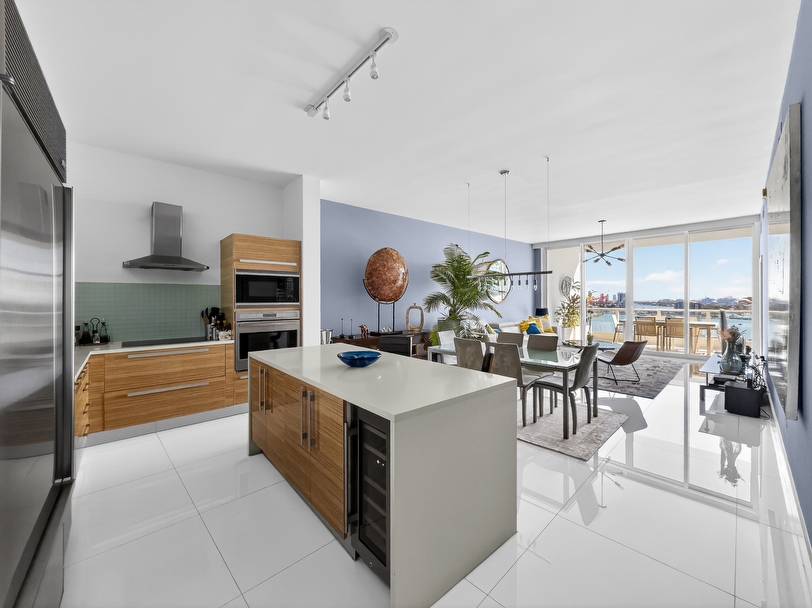 OPEN HOUSE PARAMOUNT BAY Unit #1603 TUE 01-27-2026 12:00 PM - 2:00 PM 2020 N Bayshore Dr Miami, FL 33137 - Miami luxury real estate exterior view