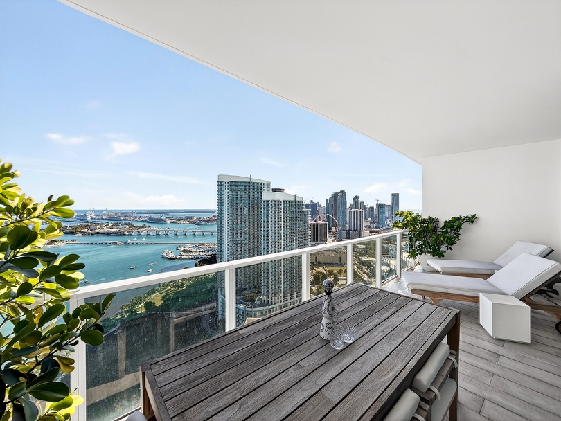 OPEN HOUSE PARAMOUNT BAY Unit# 4103 WED 12-10-2025 12:00 PM - 2:00PM 2020 N Bayshore Dr Miami, FL 33137 - Miami luxury real estate